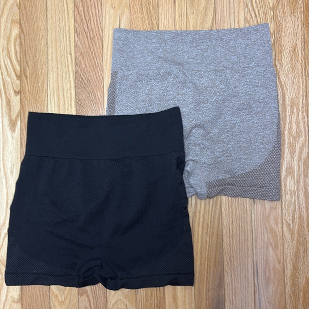 Seamless High-Waisted Booty Enhancing Shorts -‎ Black and Brown